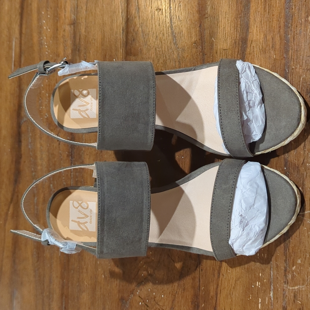 NWOT dv8 by Dolce Vita wedges size 8.5
